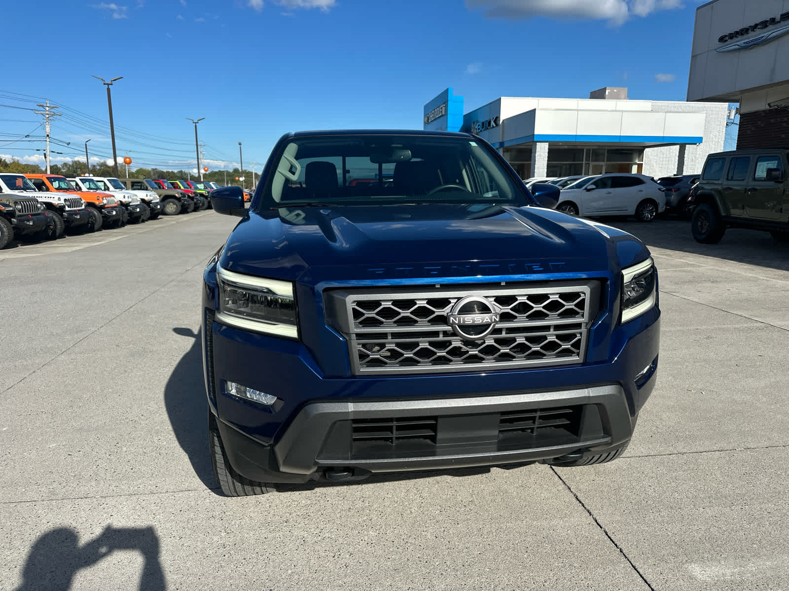 2022 Nissan Frontier SV Crew Cab photo 3
