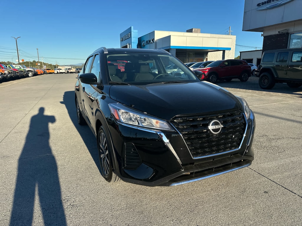 Used 2024 Nissan Kicks SV