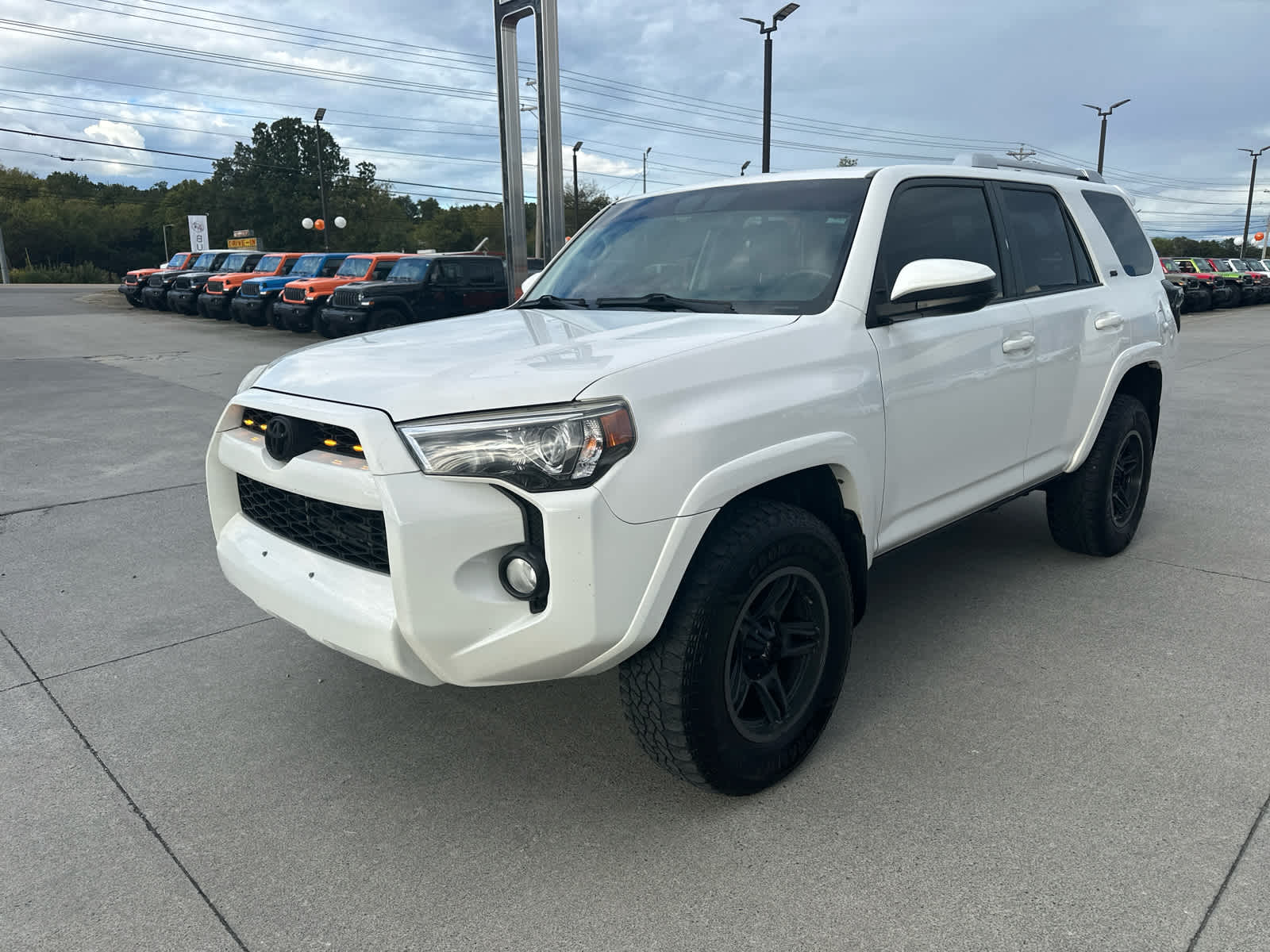 2017 Toyota 4Runner SR5 4WD photo 4