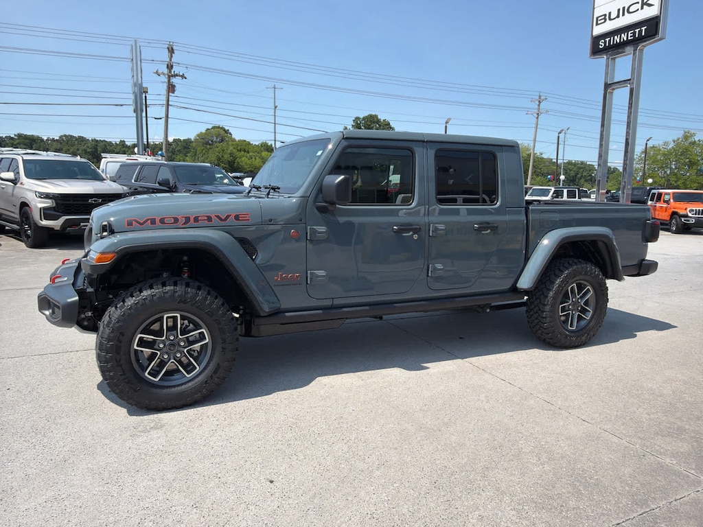 New 2026 Jeep Gladiator MOJAVE 4X4 Pickup