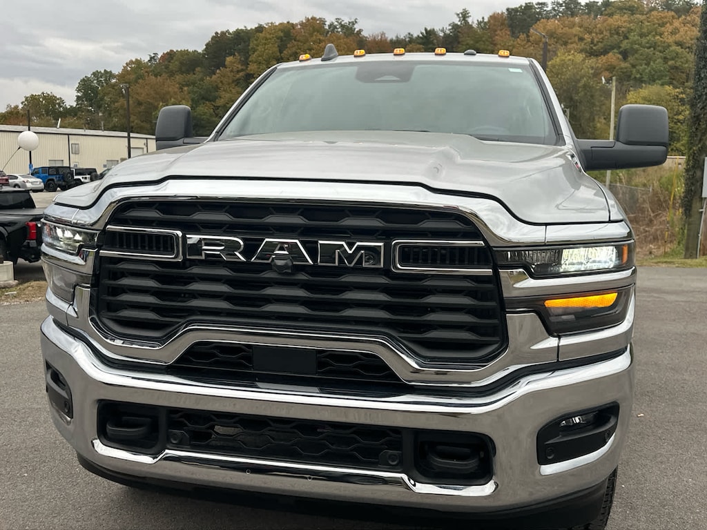 New 2026 Ram 2500 TRADESMAN CREW CAB 4X4 6'4 BOX Pickup