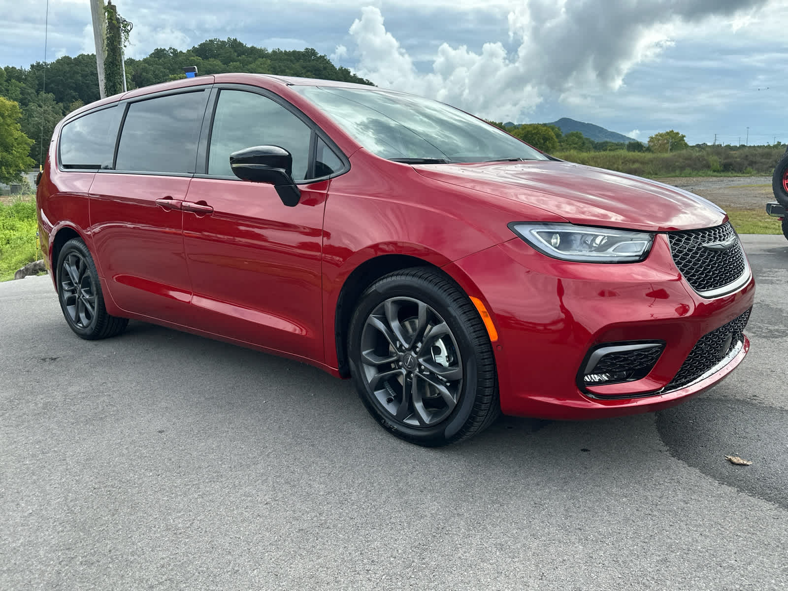 2026 Chrysler Pacifica Passenger Van 