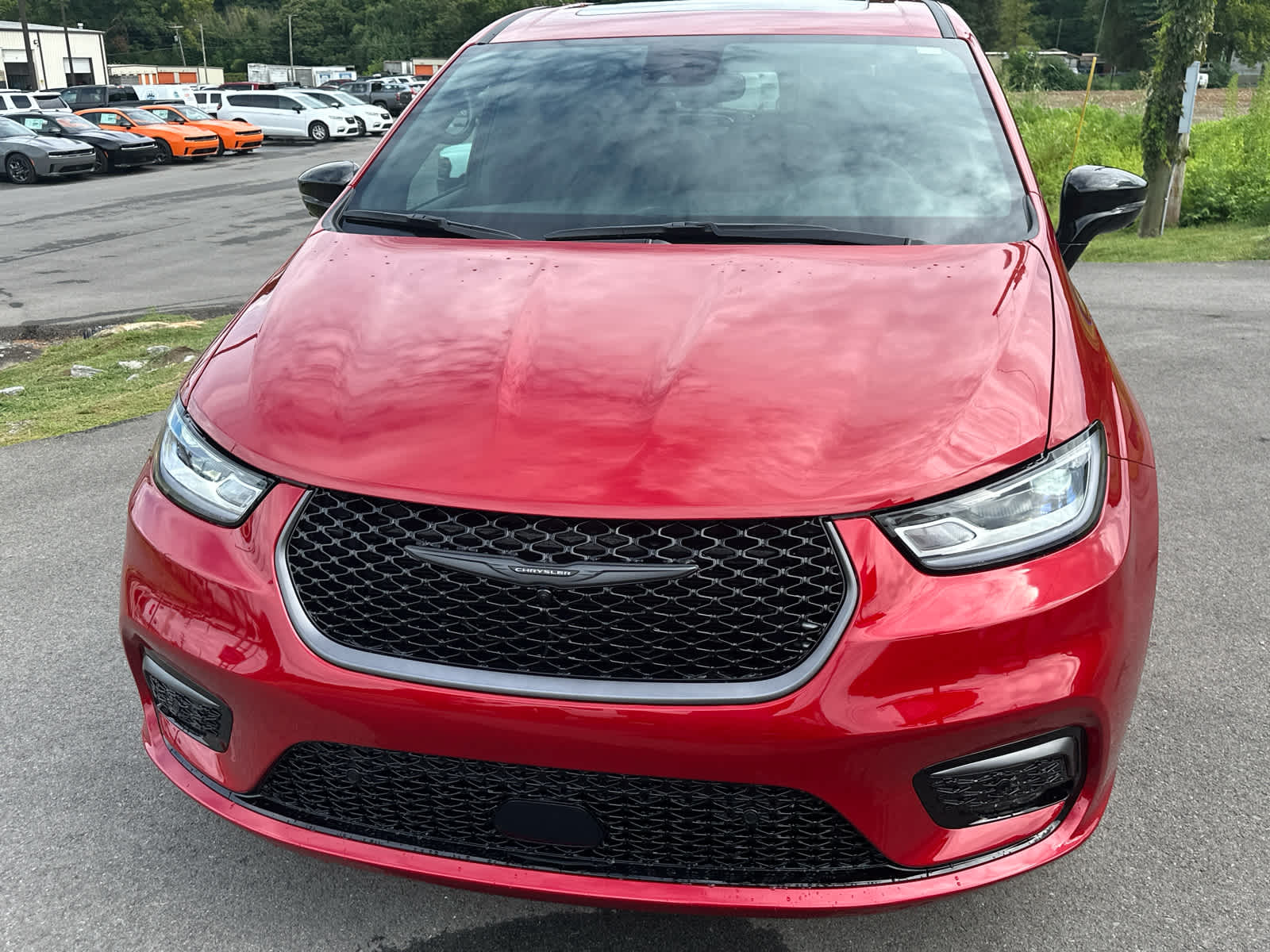 2026 Chrysler Pacifica photo 3