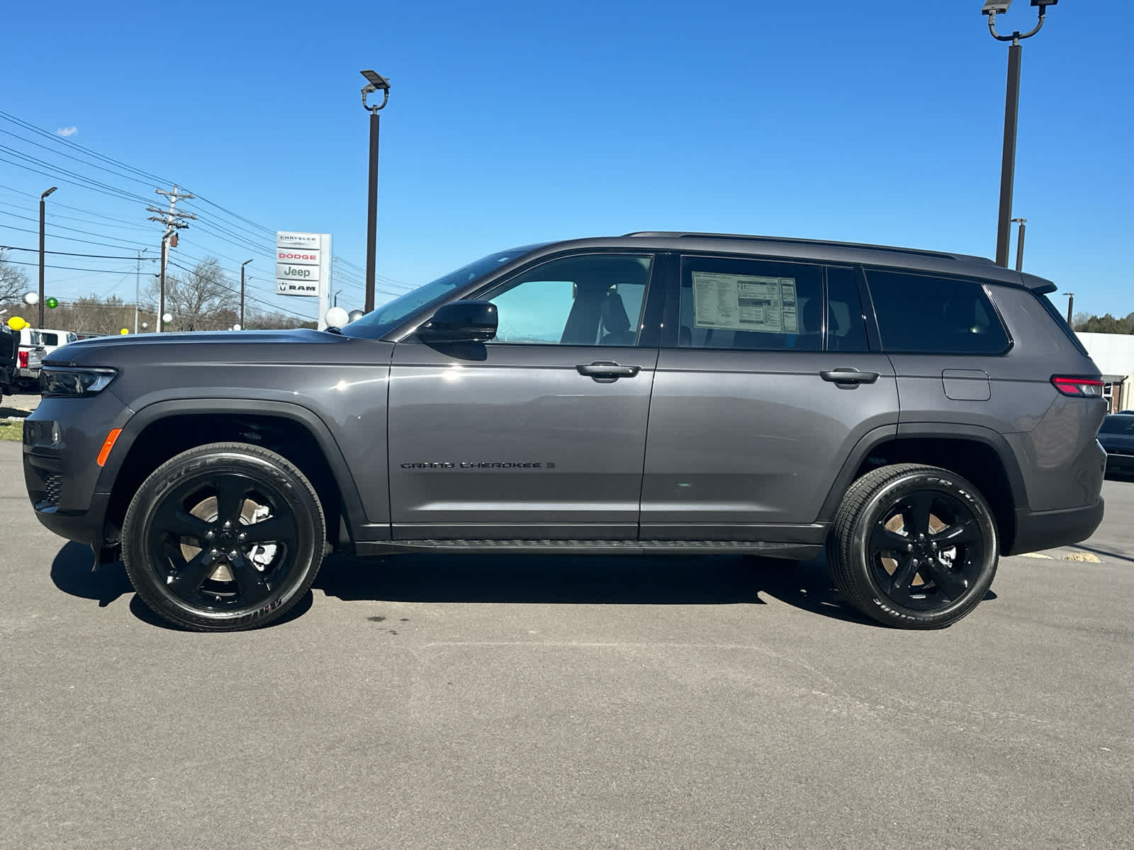 2025 Jeep Grand Cherokee Altitude photo 3