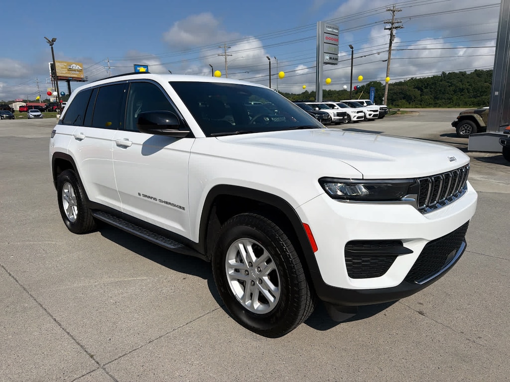 Used 2025 Jeep Grand Cherokee Laredo 4x4