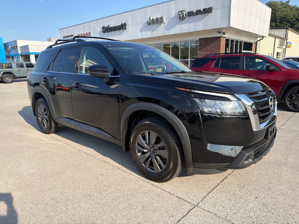 Used 2023 Nissan Pathfinder SV 4WD