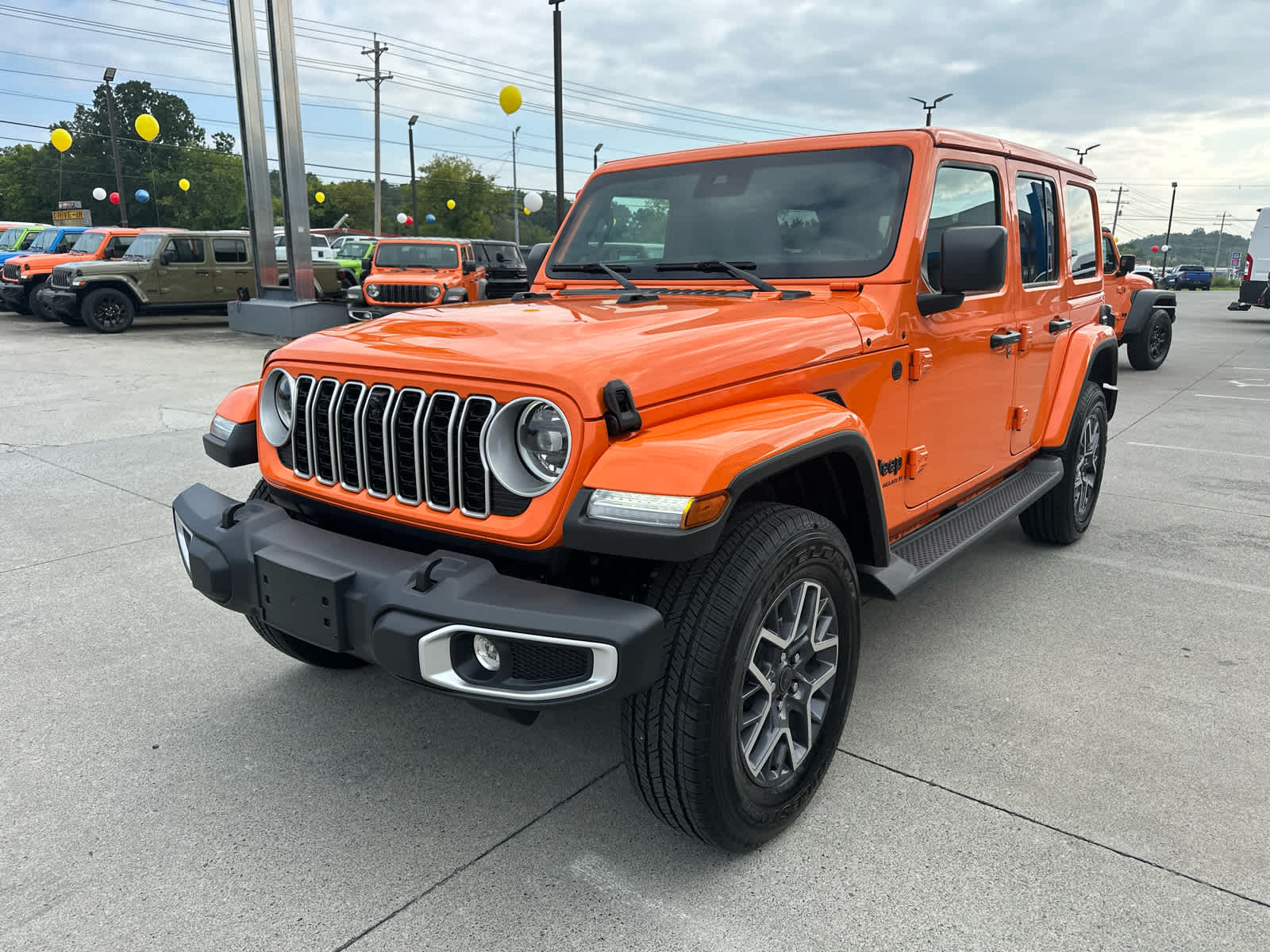 2025 Jeep Wrangler Sahara photo 4