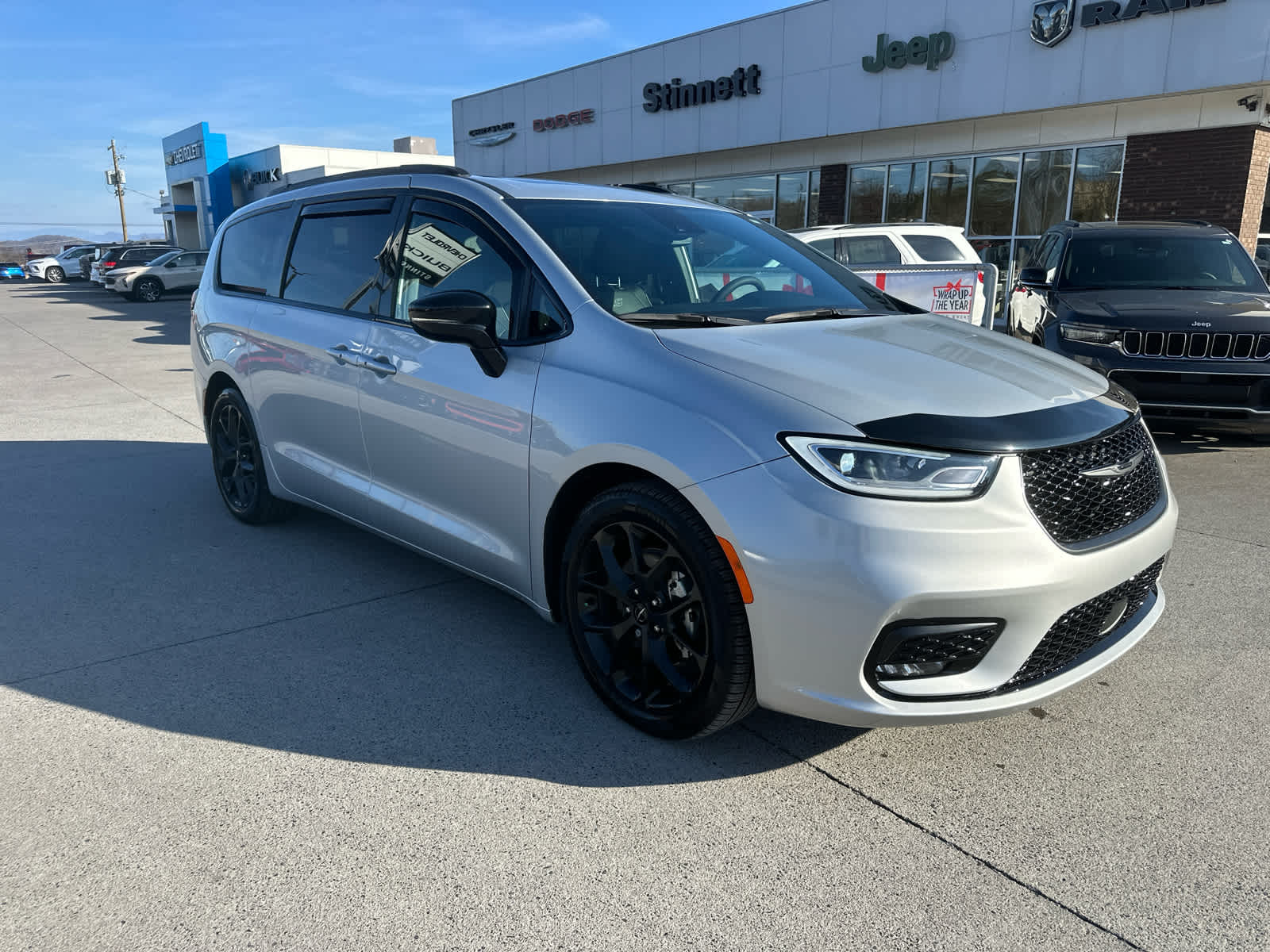 2024 Chrysler Pacifica Limited's photo