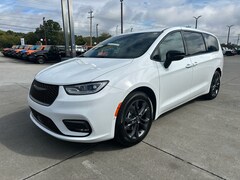 2026 Chrysler Pacifica SELECT Passenger Van