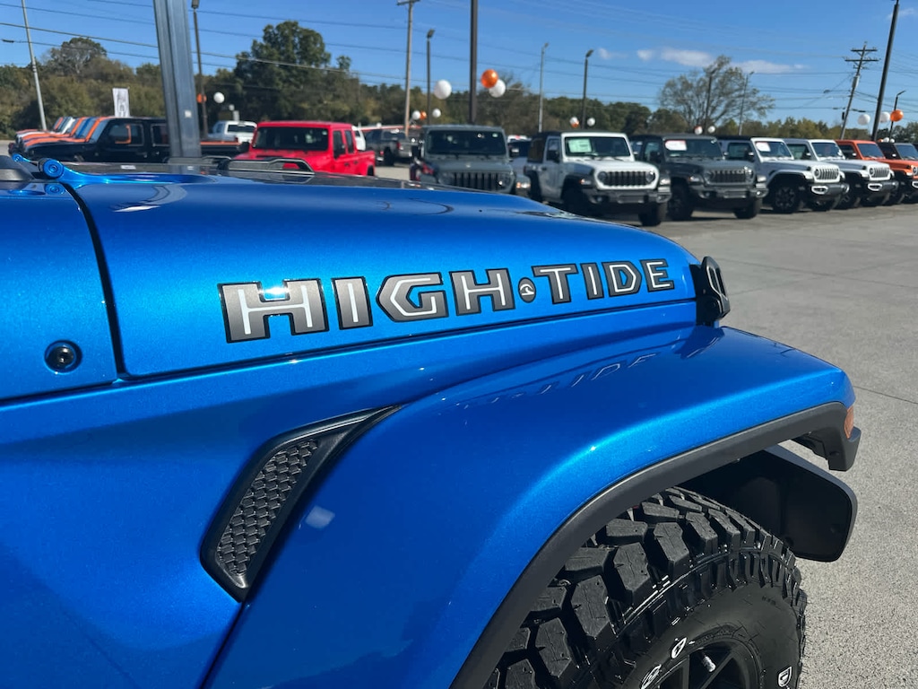 New 2025 Jeep Gladiator HIGH TIDE 4X4 Pickup