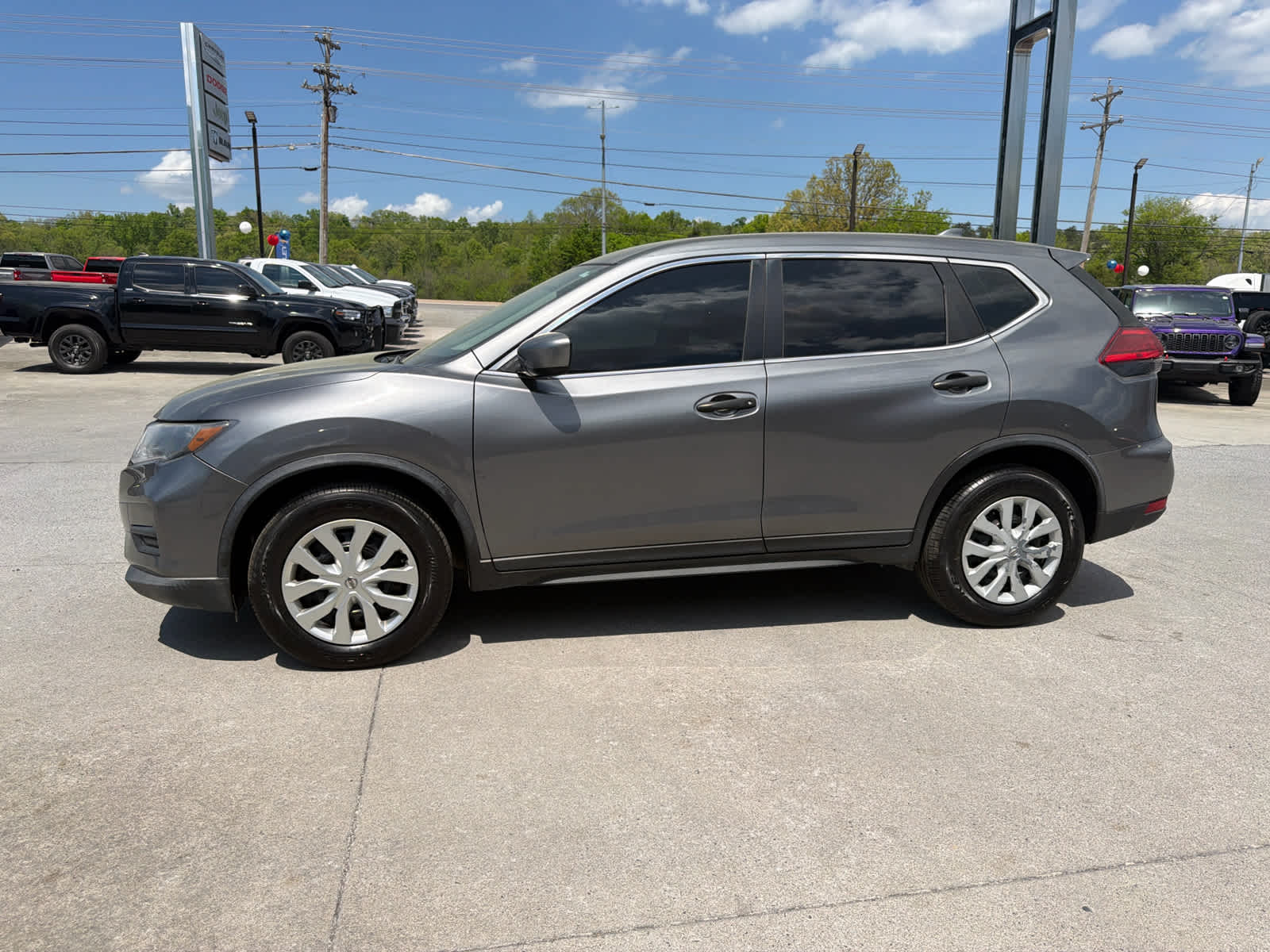 Used 2017 Nissan Rogue S with VIN KNMAT2MV9HP523355 for sale in Newport, TN