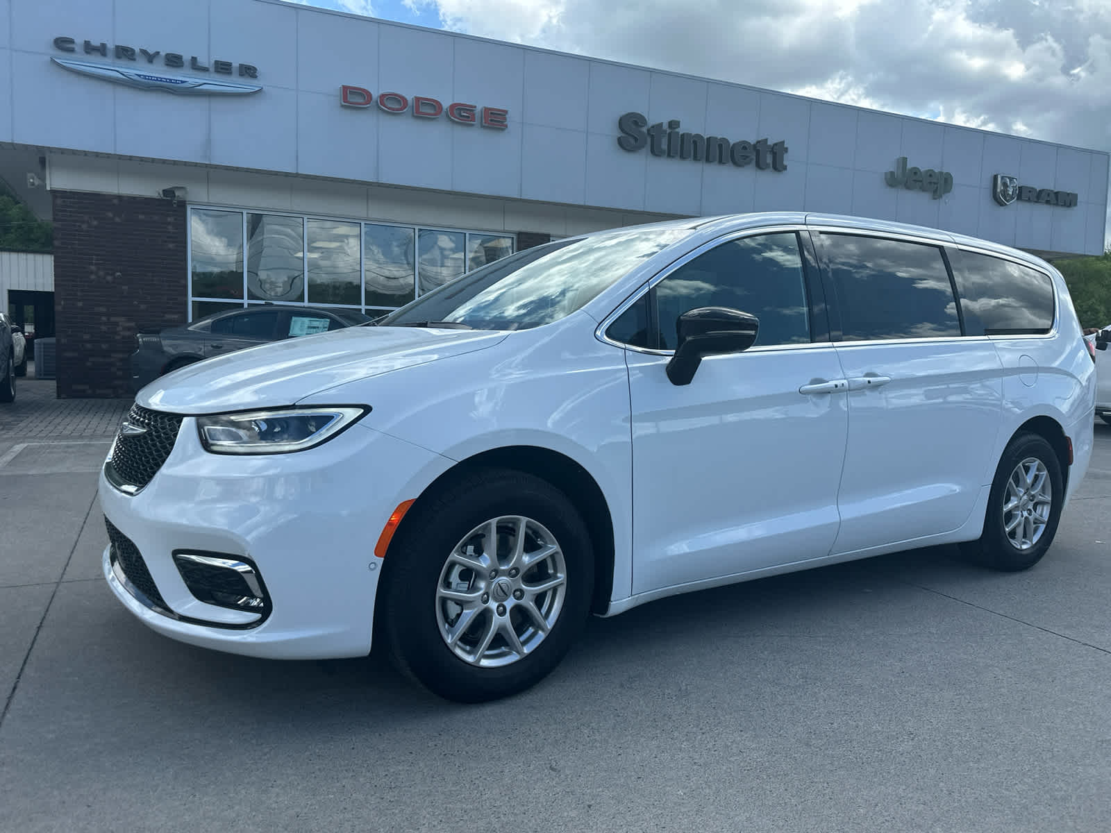 2025 Chrysler Pacifica Passenger Van 