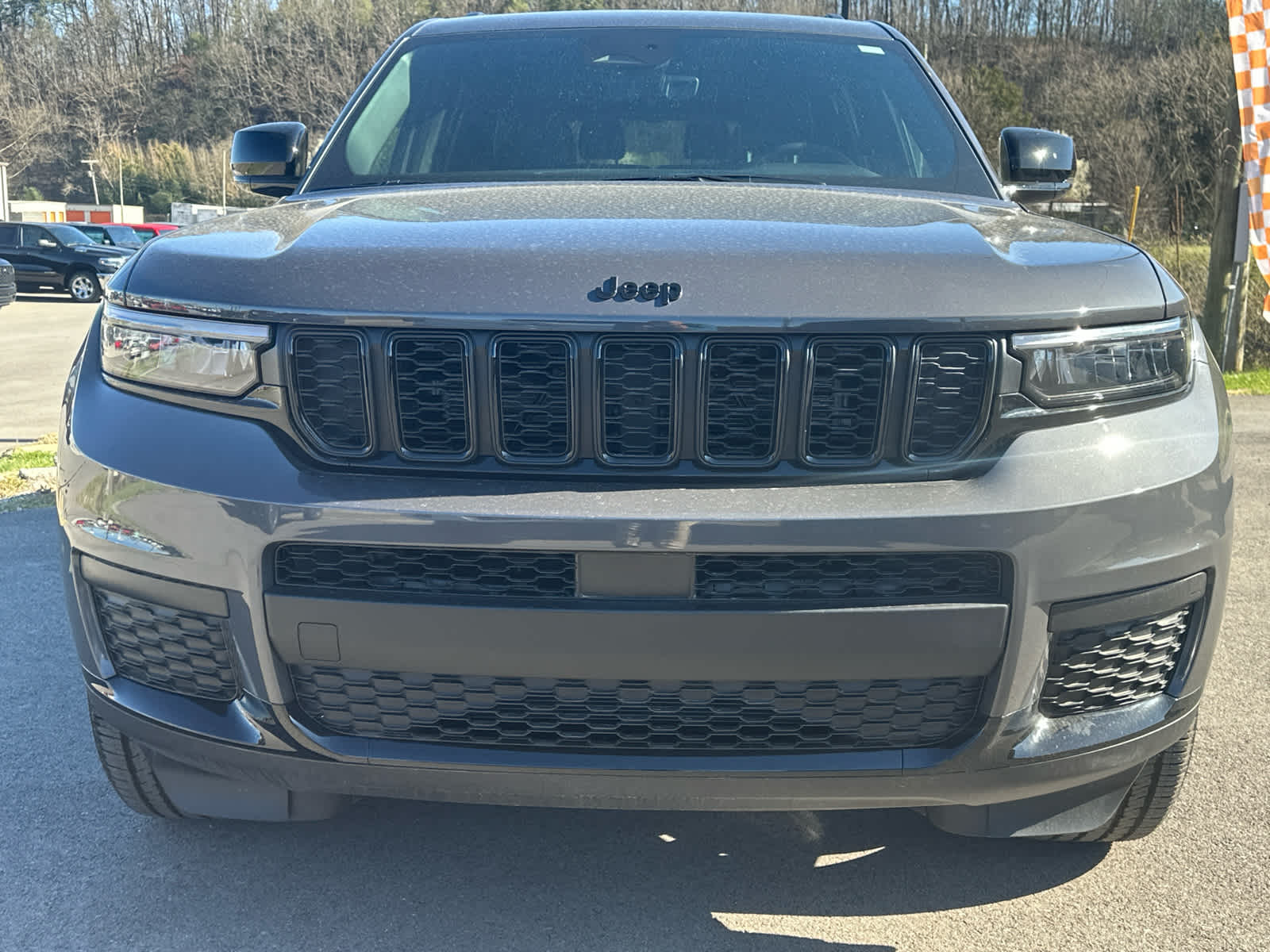2025 Jeep Grand Cherokee Altitude photo 2