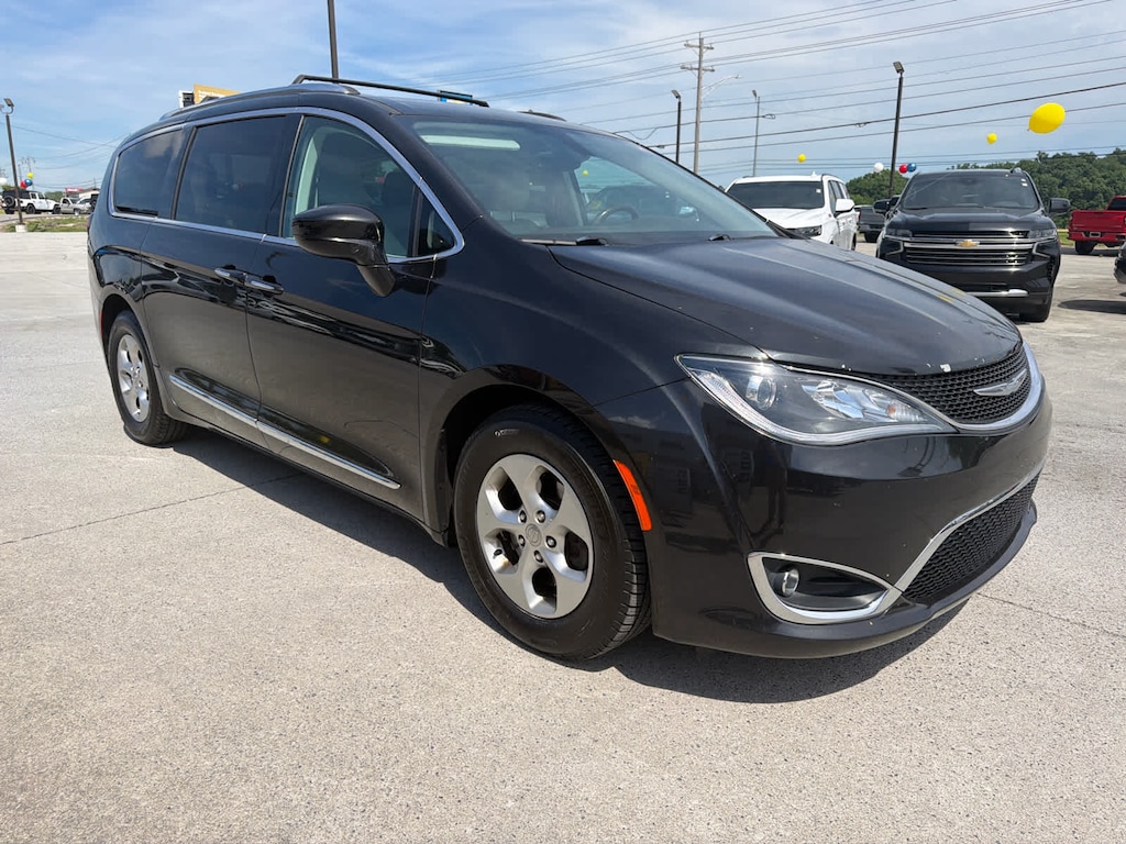 Used 2017 Chrysler Pacifica Touring-L Plus FWD