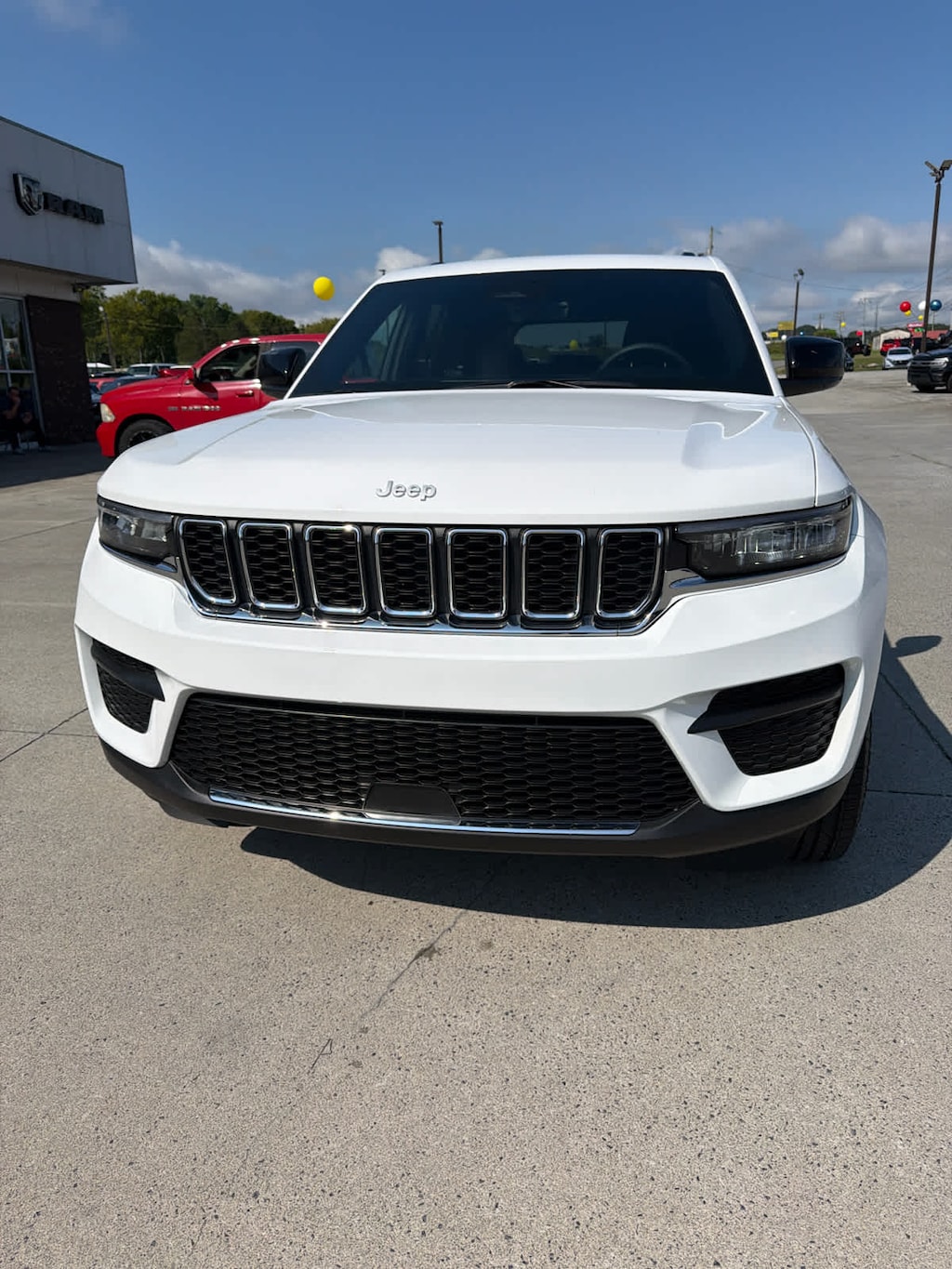 Used 2025 Jeep Grand Cherokee Laredo 4x4