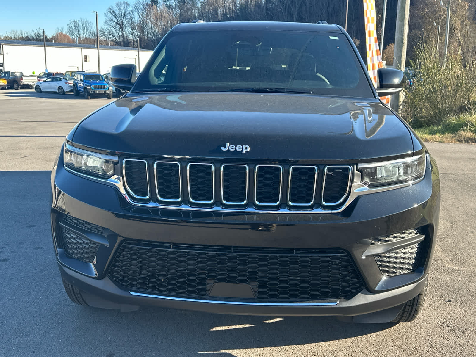 2025 Jeep Grand Cherokee Laredo photo 2