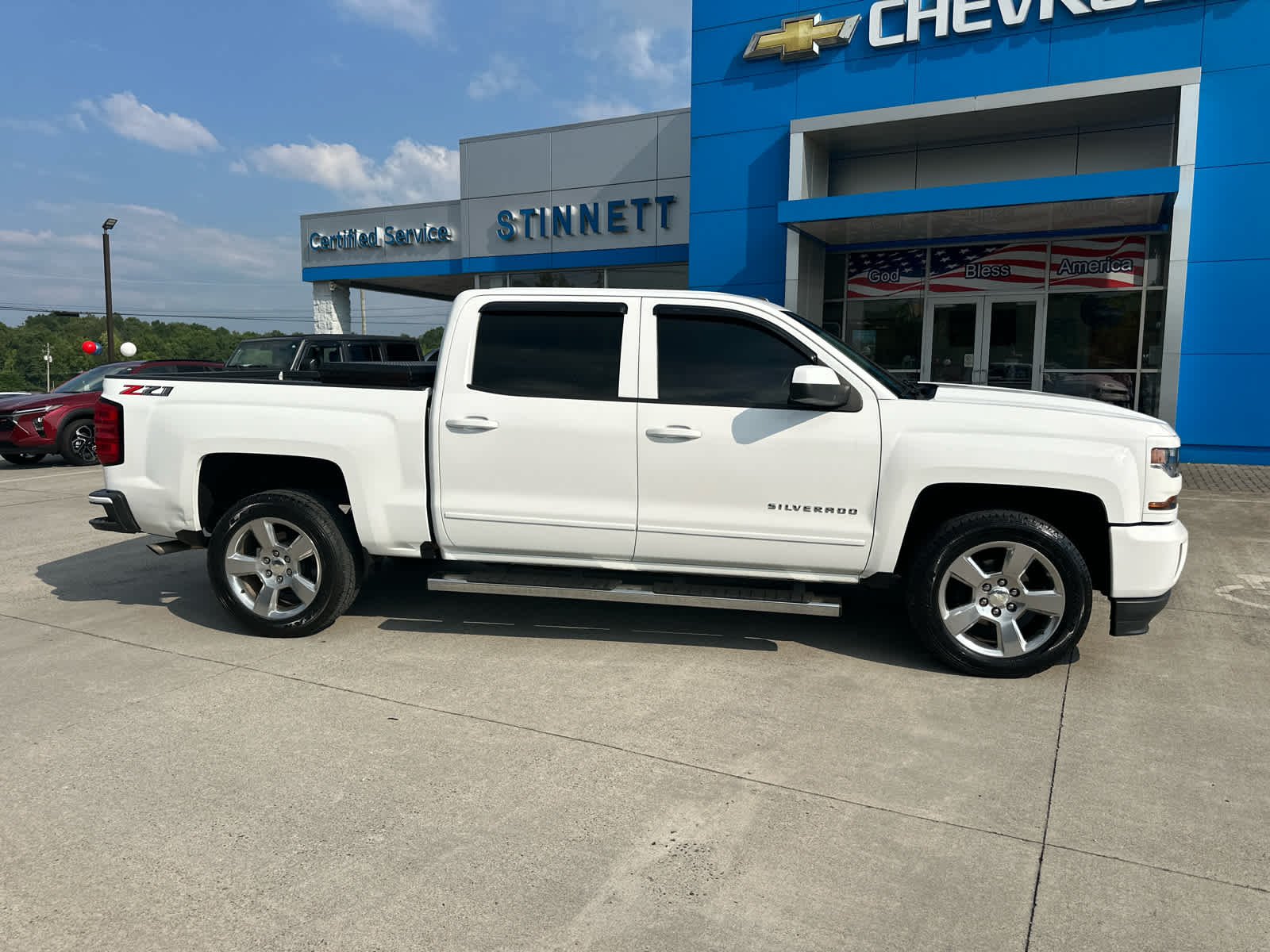 Used 2018 Chevrolet Silverado 1500 LT Z71 with VIN 3GCUKREC2JG434601 for sale in Newport, TN