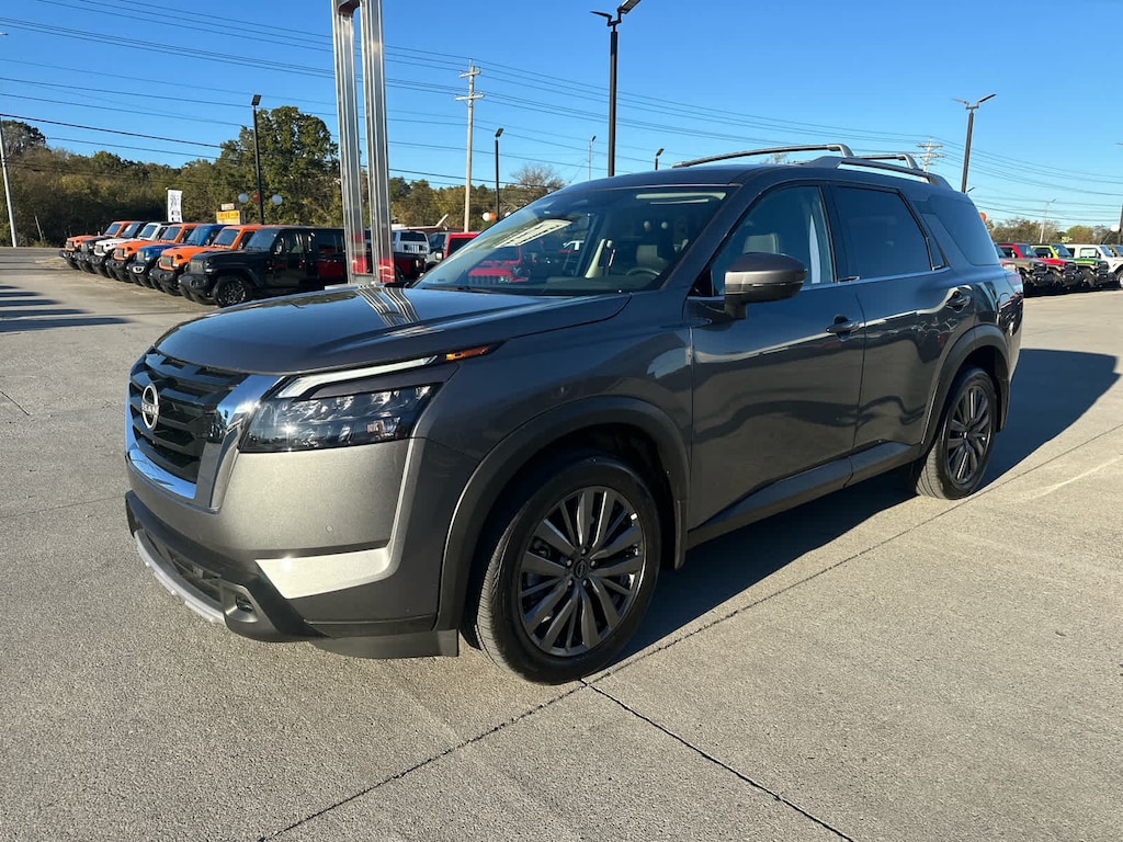 Used 2025 Nissan Pathfinder SL 4WD