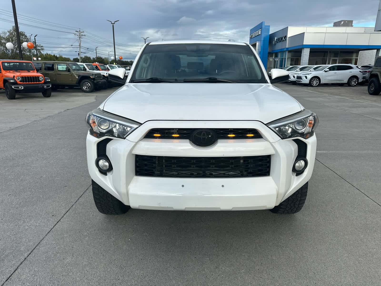 2017 Toyota 4Runner SR5 4WD photo 3