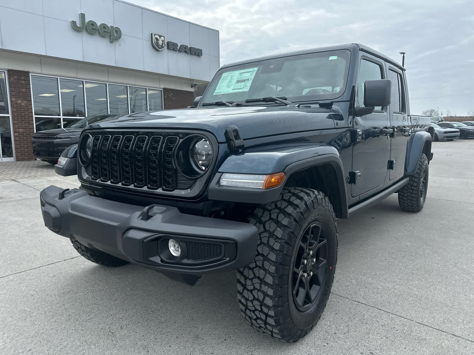 2025 Jeep Gladiator Willys photo 2