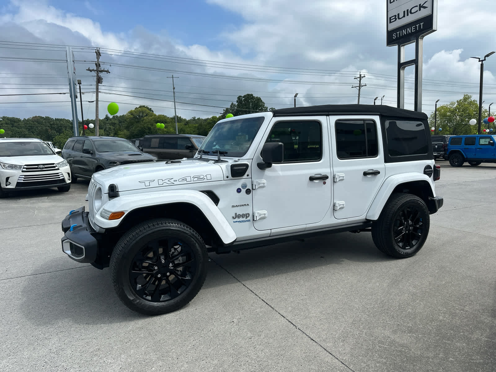 2022 Jeep Wrangler 4xe Unlimited Sahara photo 3