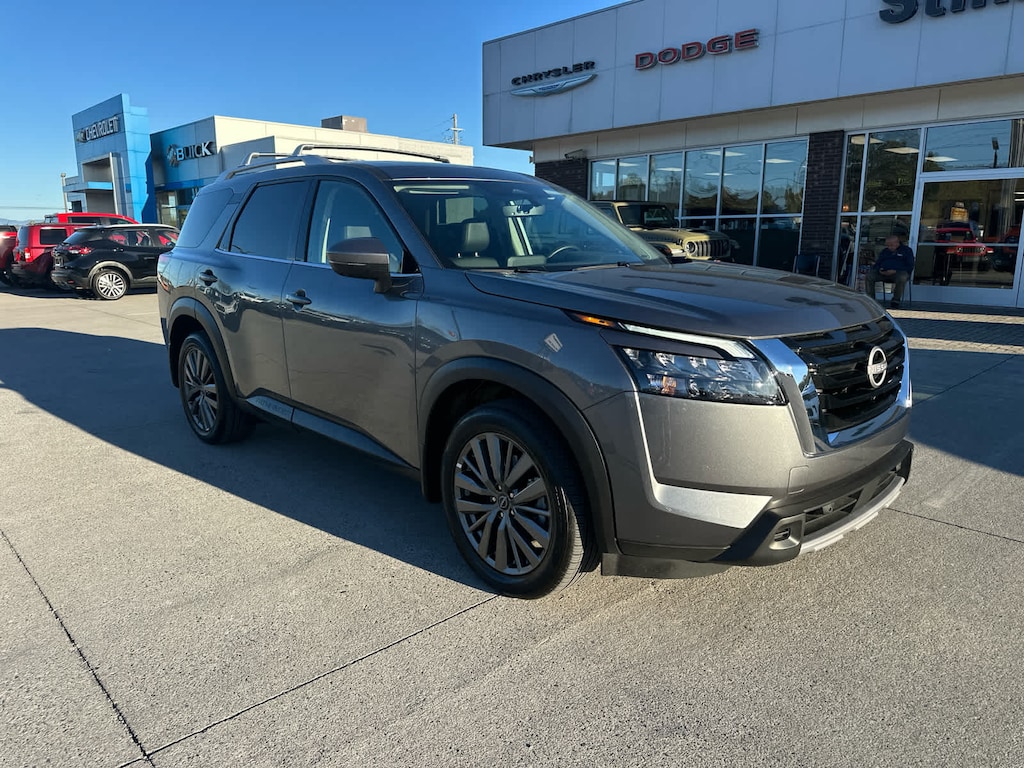 Used 2025 Nissan Pathfinder SL 4WD