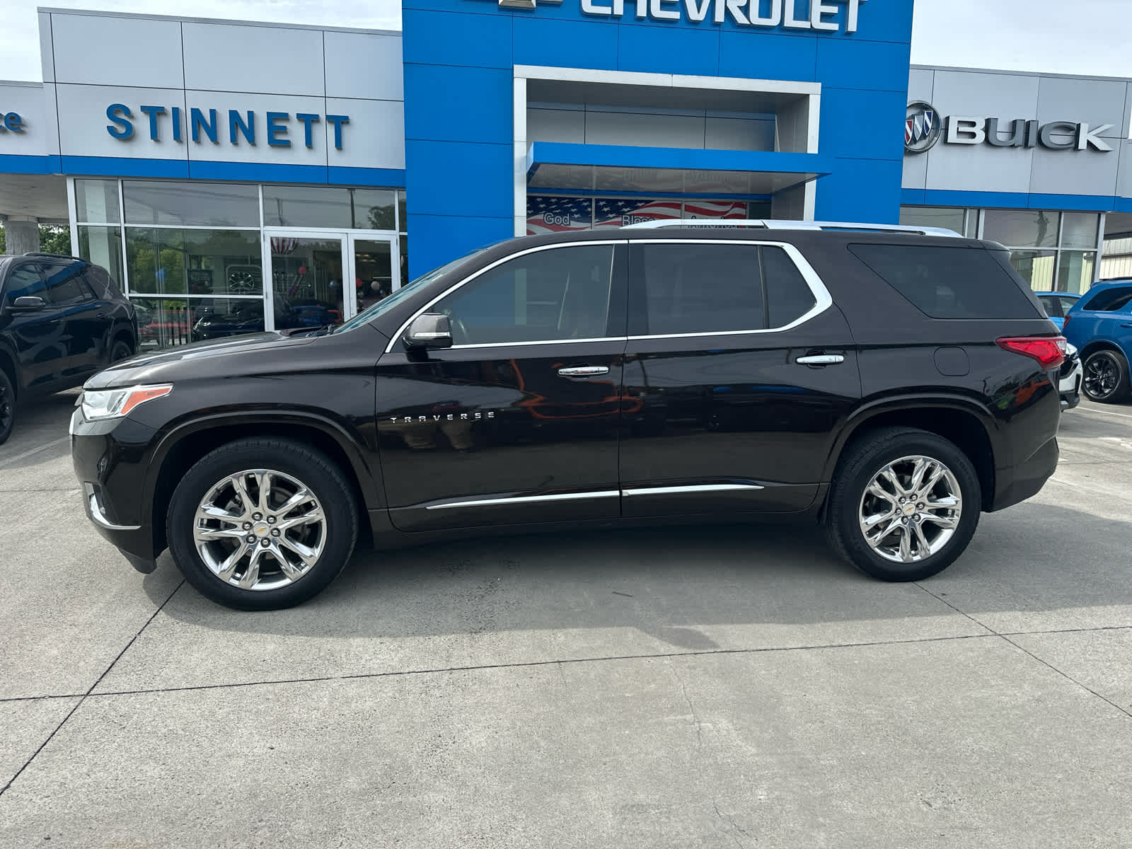Used 2019 Chevrolet Traverse High Country with VIN 1GNEVJKW4KJ157632 for sale in Newport, TN