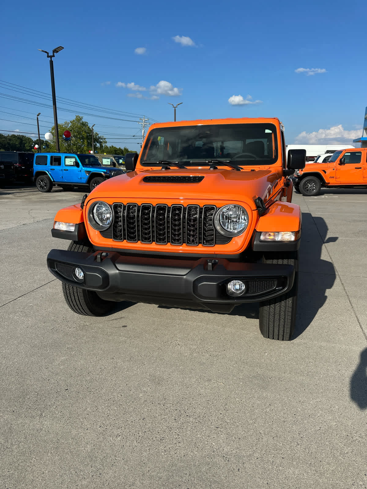 2025 Jeep Gladiator Sport S photo 2