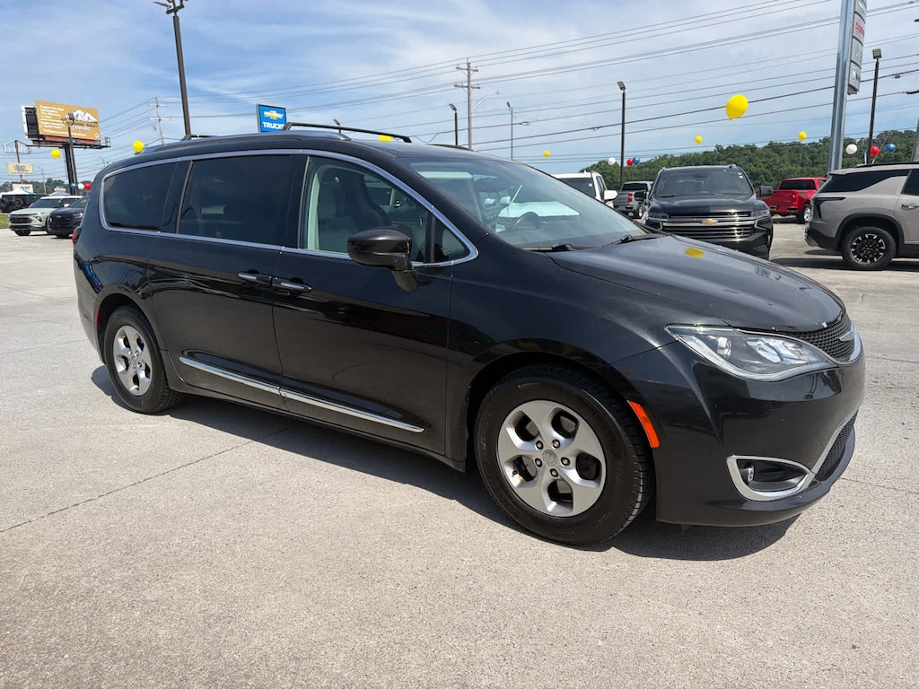 Used 2017 Chrysler Pacifica Touring-L Plus FWD