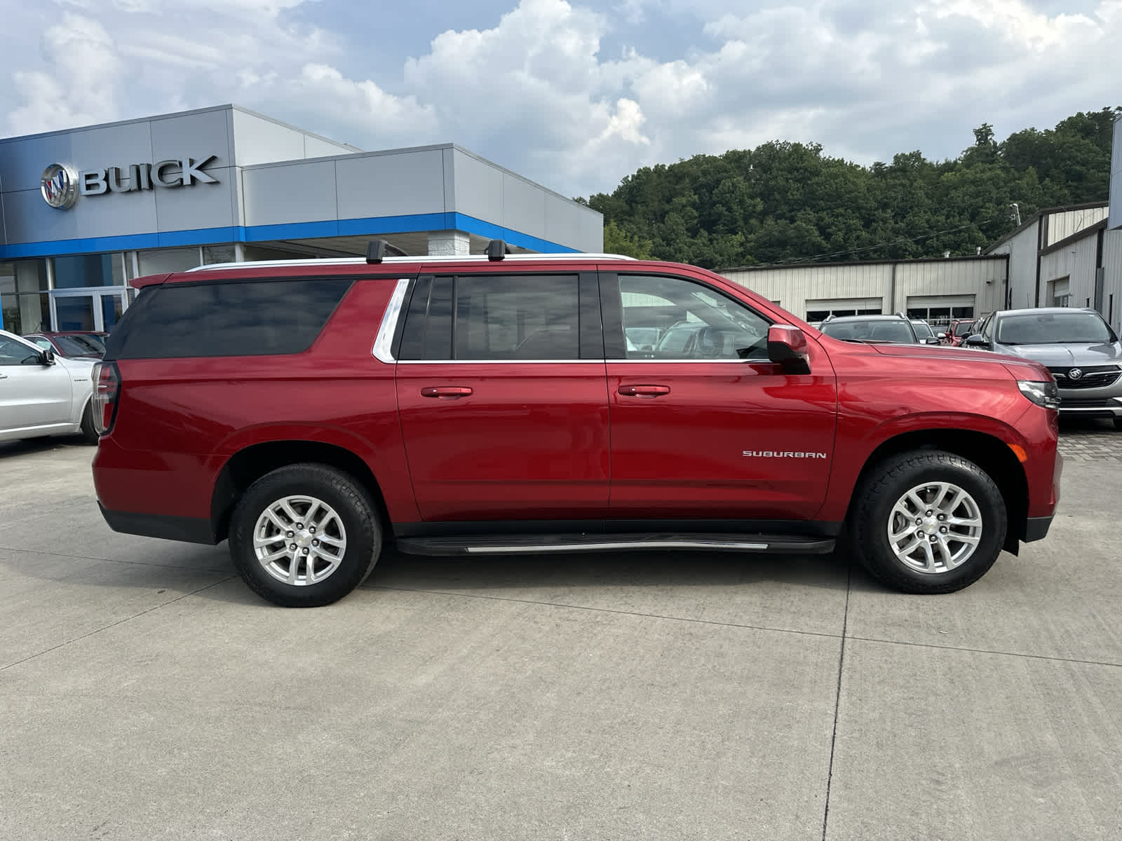 Used 2021 Chevrolet Suburban LT with VIN 1GNSKCKD8MR287696 for sale in Newport, TN