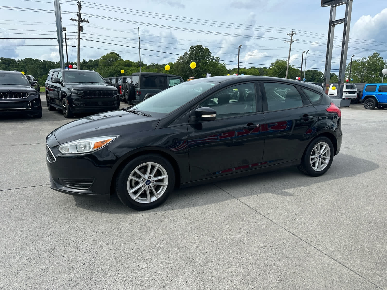 Used 2017 Ford Focus SE with VIN 1FADP3K21HL275616 for sale in Newport, TN
