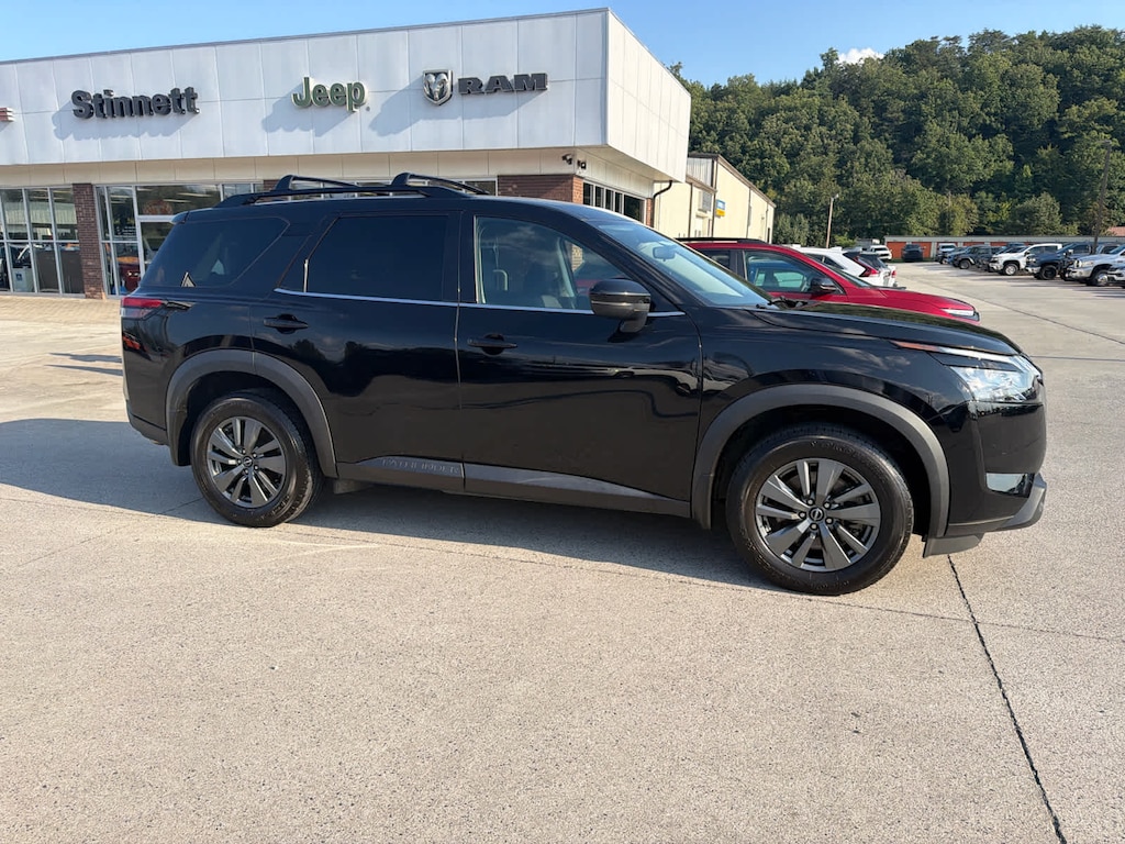 Used 2023 Nissan Pathfinder SV 4WD