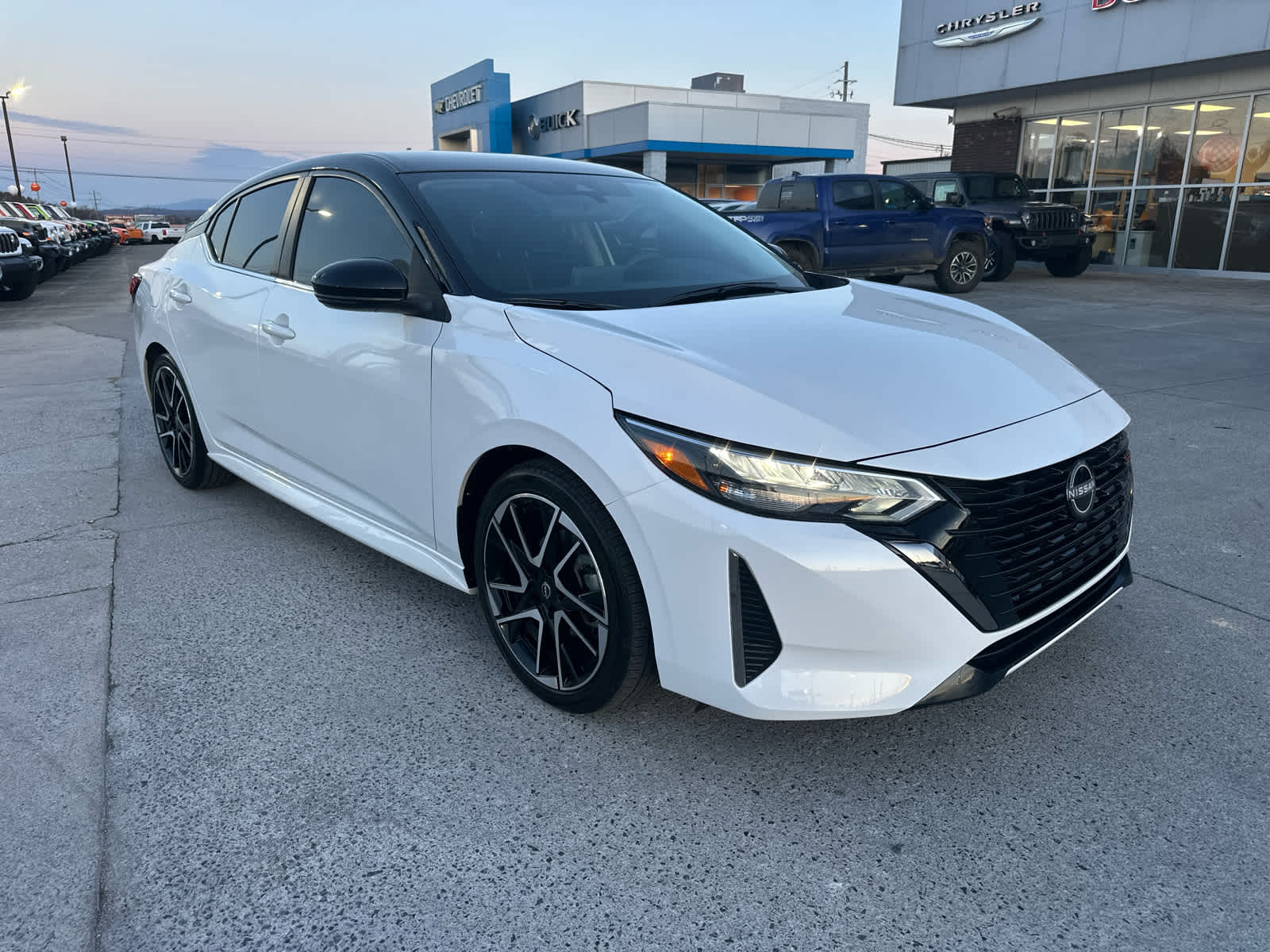 2024 Nissan Sentra SR photo 3