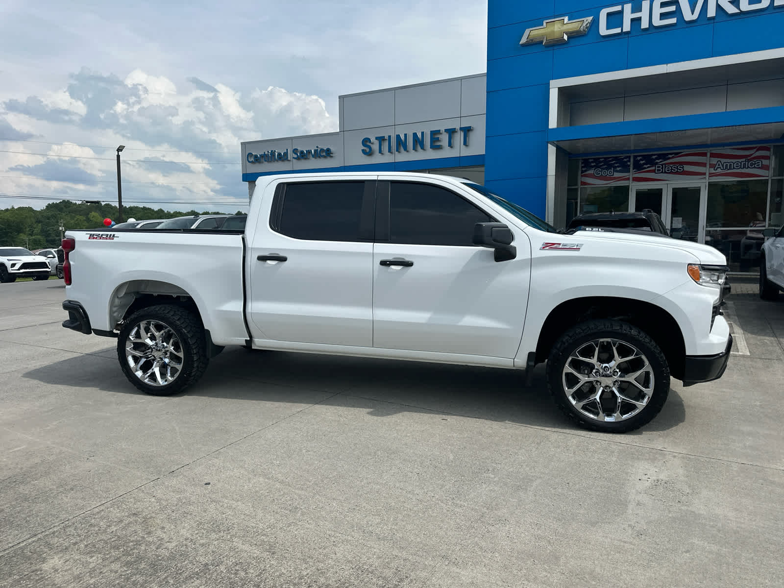 Used 2023 Chevrolet Silverado 1500 LT Trail Boss with VIN 3GCUDFEL0PG309890 for sale in Newport, TN