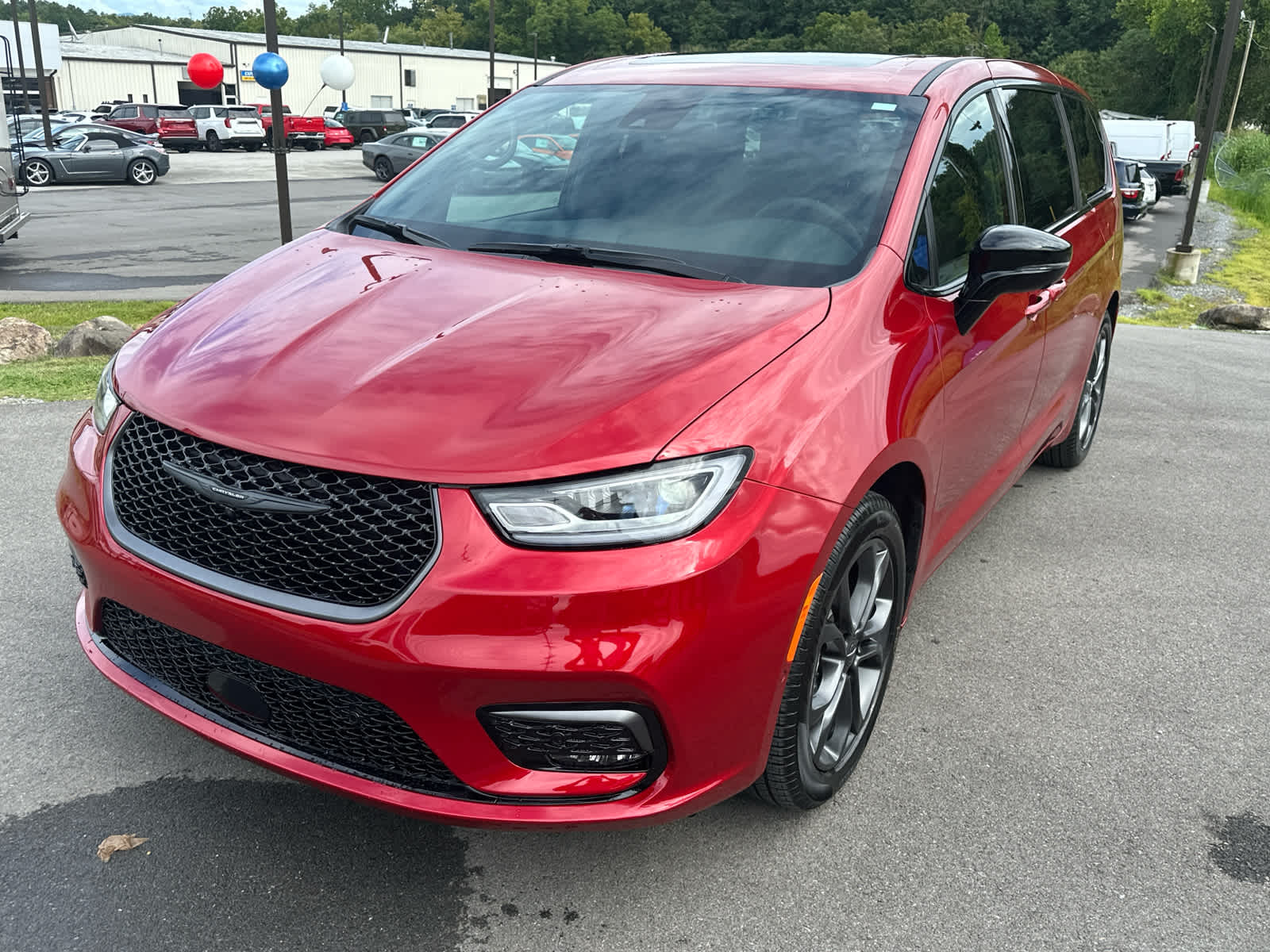 2026 Chrysler Pacifica photo 2