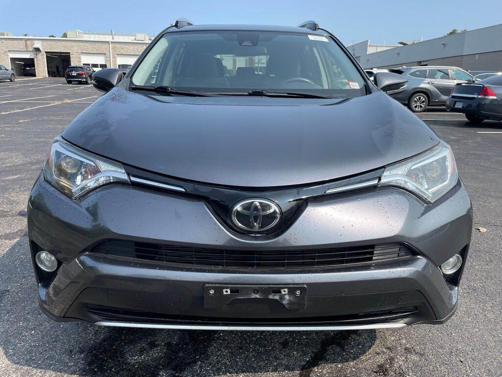 Used 2018 Toyota RAV4 XLE with VIN JTMRFREV6JD242557 for sale in Manchester, MO