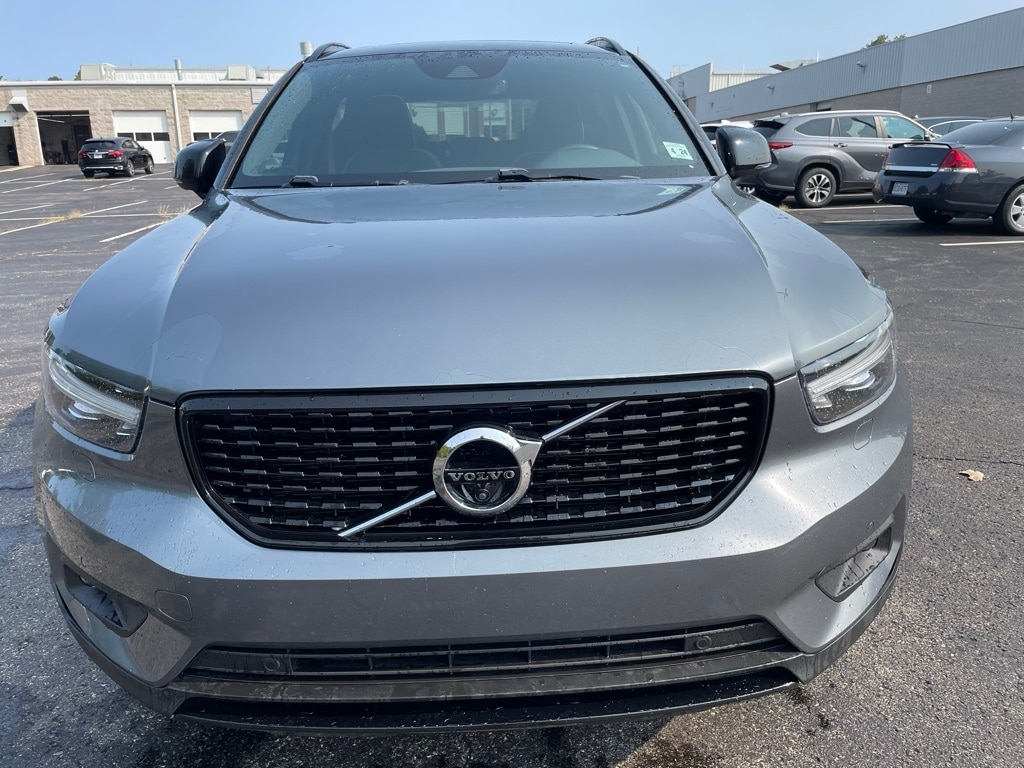 Used 2019 Volvo XC40 R-Design with VIN YV4162UM9K2120668 for sale in Manchester, MO