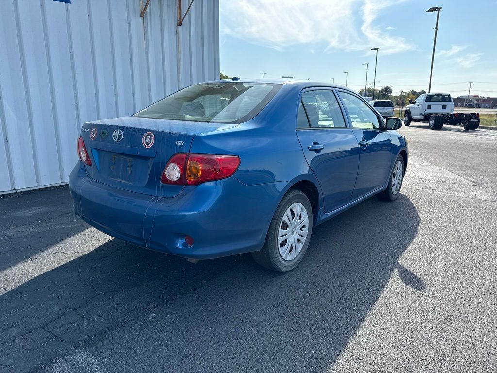 2010 Toyota Corolla LE photo 3