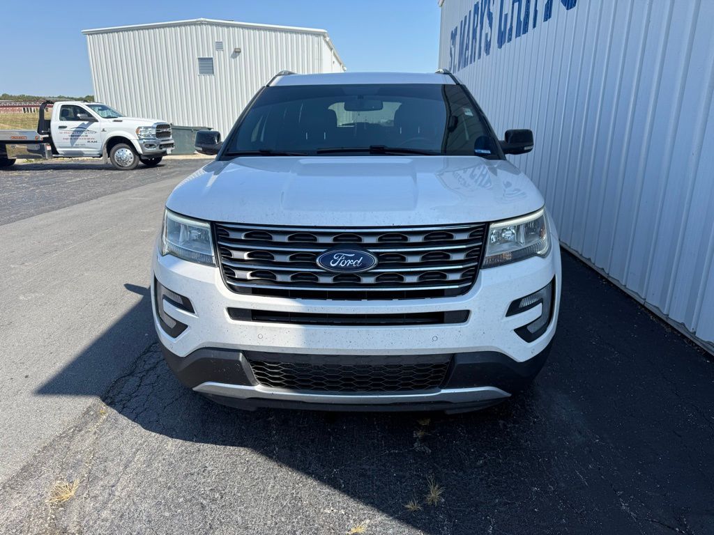 2017 Ford Explorer XLT photo 2