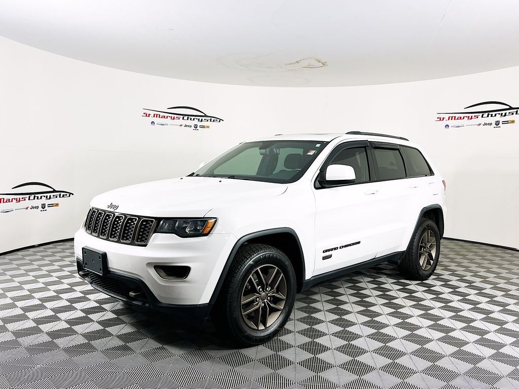 2016 Jeep Grand Cherokee Anniversary Edition photo 2