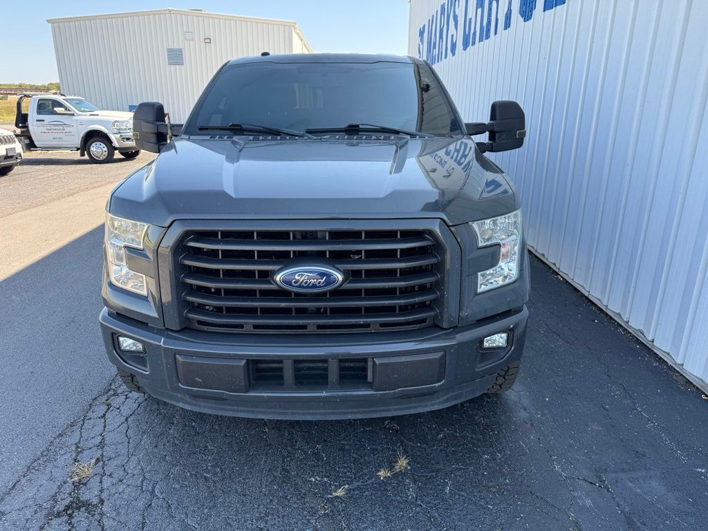 2016 Ford F-150 XLT photo 2