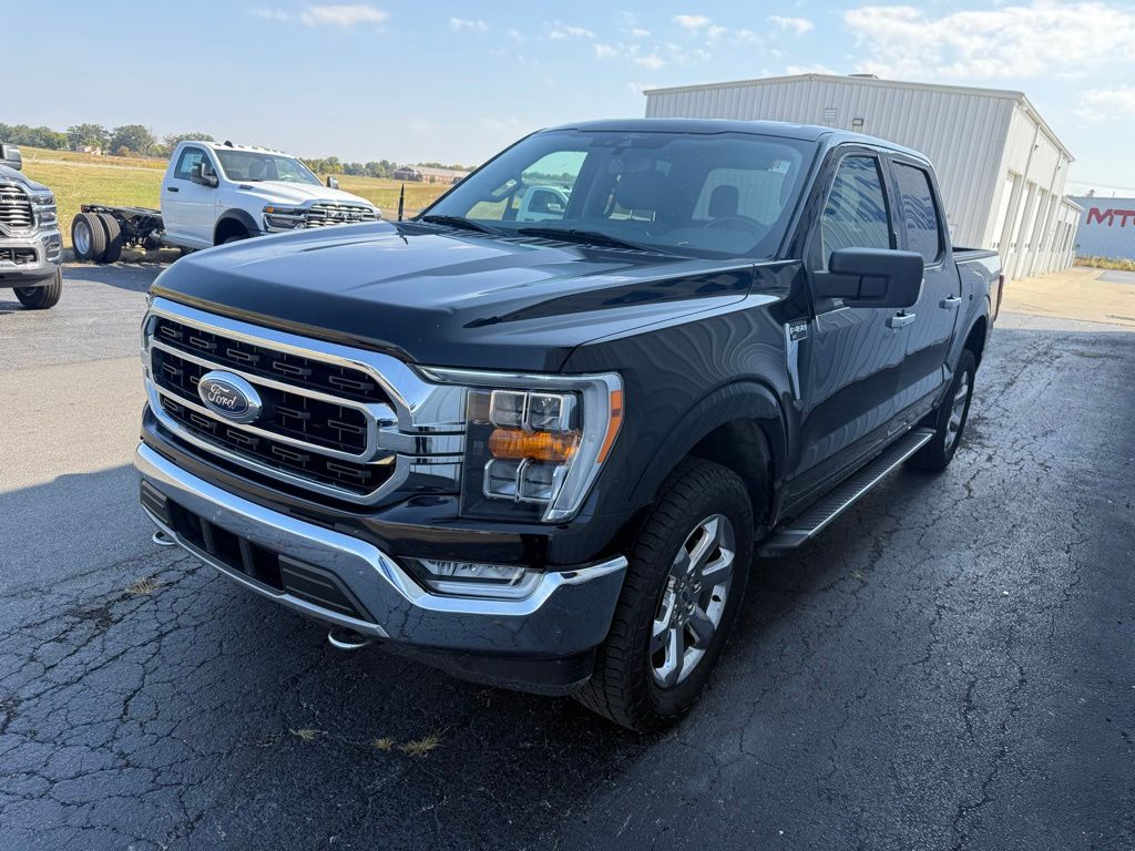 2021 Ford F-150 XLT photo 2
