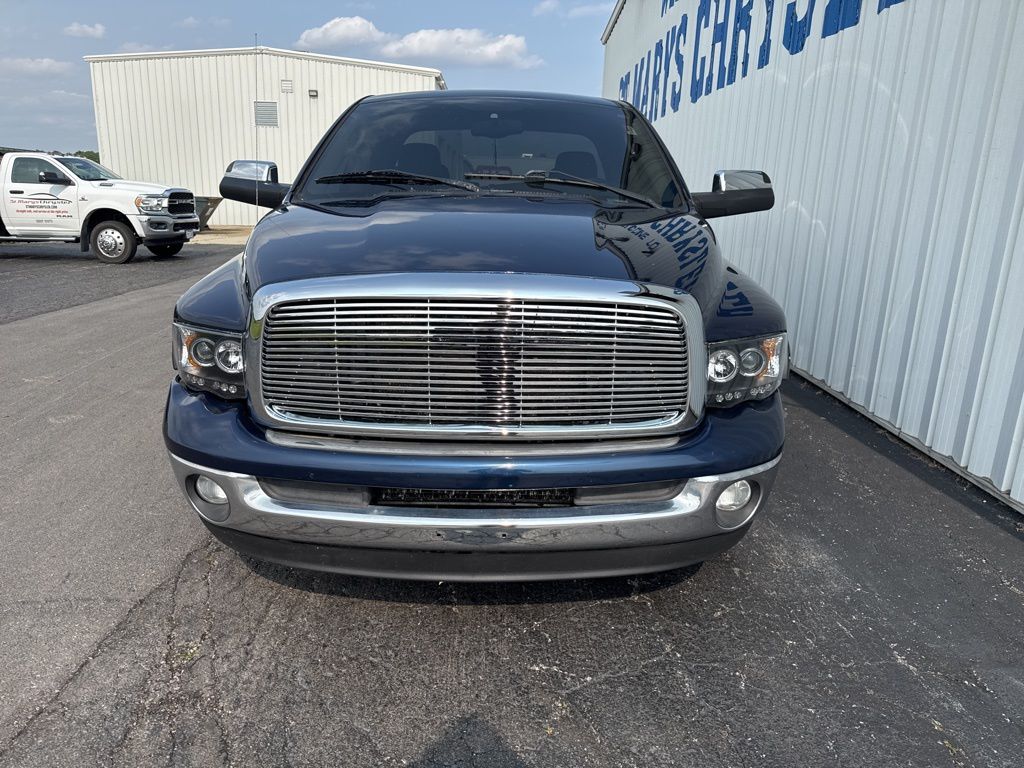 2004 Dodge Ram SLT photo 2