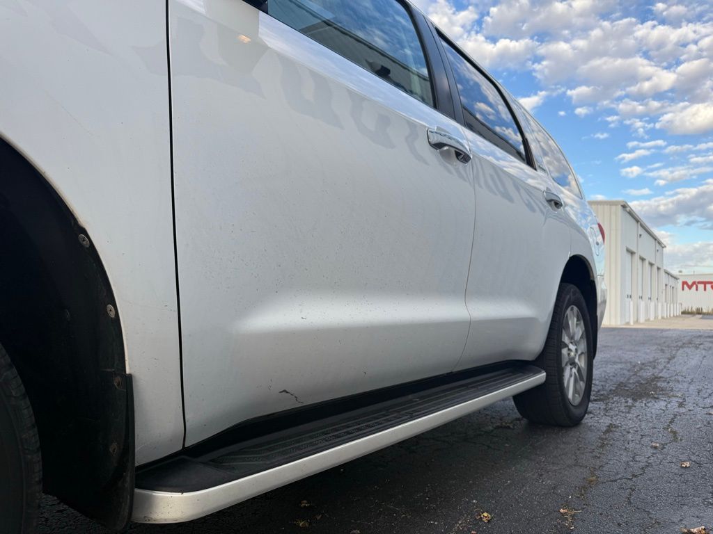 2015 Toyota Sequoia Platinum photo 3
