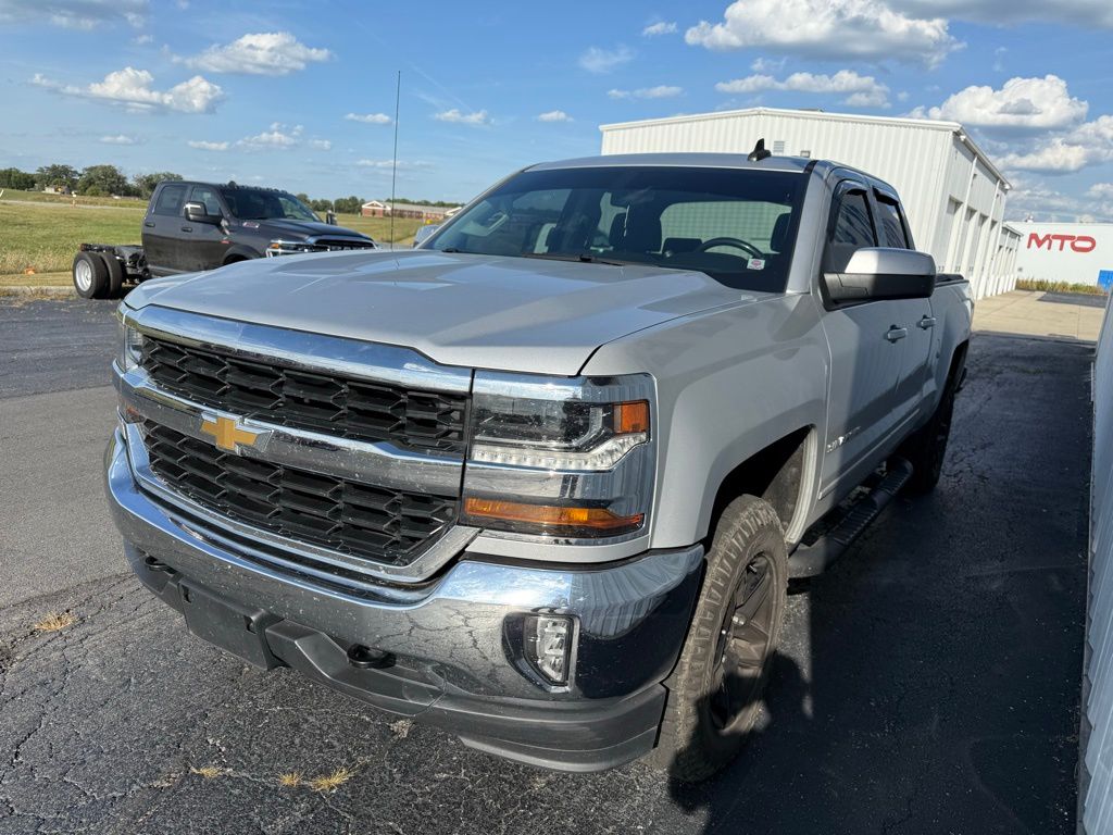 2018 Chevrolet Silverado 1500 LT photo 3