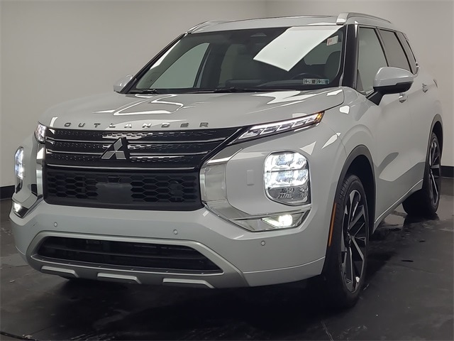 2024 Mitsubishi Outlander SEL's photo