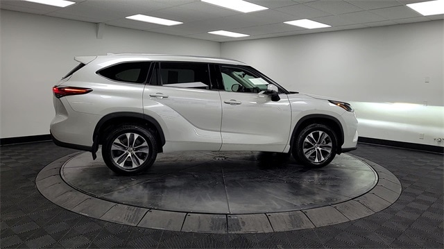 Used 2022 Toyota Highlander XLE with VIN 5TDGZRBH5NS253704 for sale in State College, PA