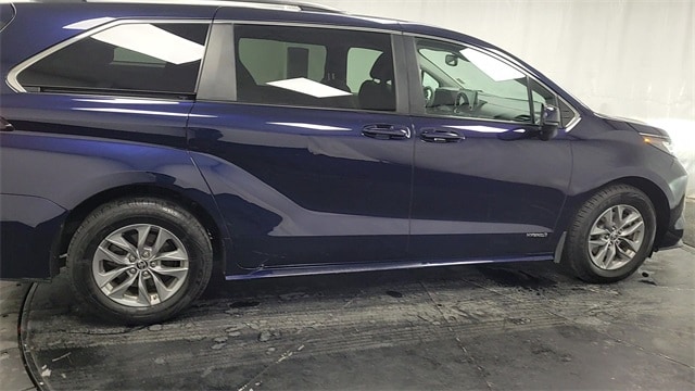 Used 2021 Toyota Sienna LE with VIN 5TDBSKFC0MS038055 for sale in State College, PA