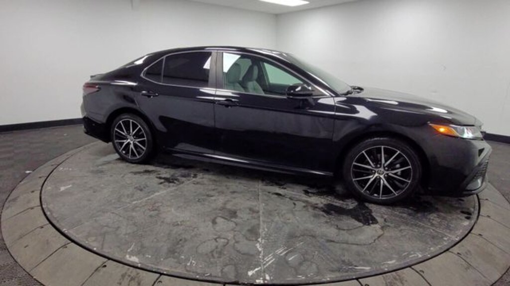 Used 2021 Toyota Camry Hybrid SE Sedan