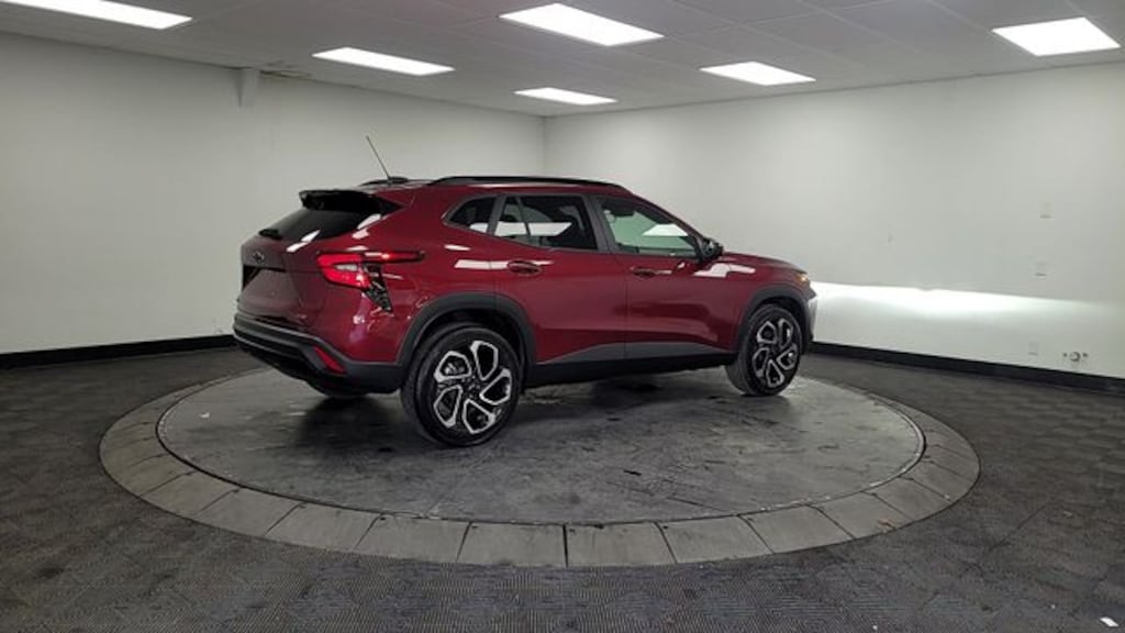 Used 2025 Chevrolet Trax 2RS SUV